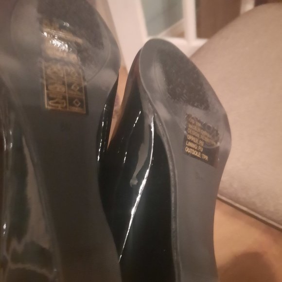 Kenneth Cole Reaction Black patent wedge pump size 8 - Picture 5 of 5